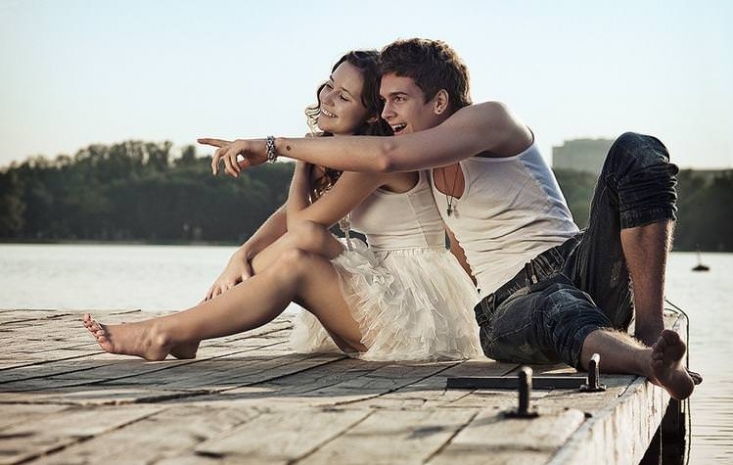 Семь признаков того, что он по уши в тебя влюблен