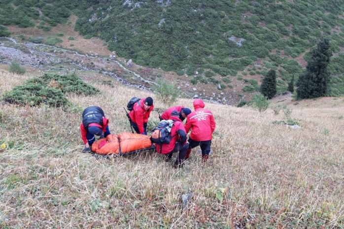 Женщина чуть не замерзла насмерть в горах Алматы