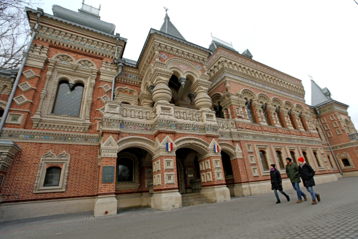 Посылка с костями пришла в посольство Франции в Москве