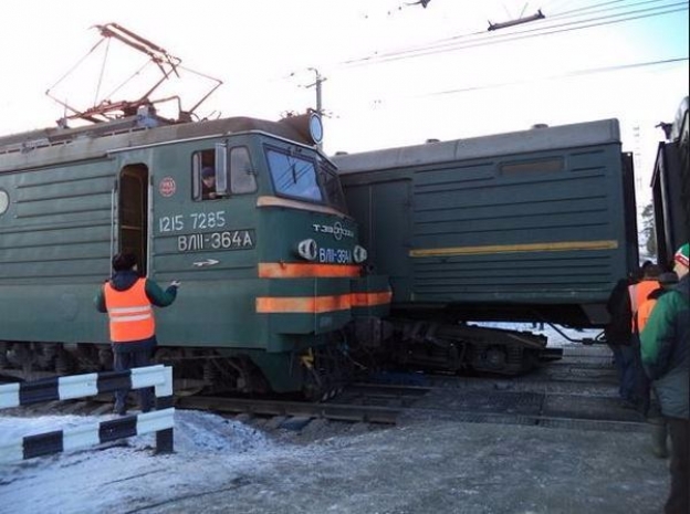 В Карагандинской области сошел с рельсов электровоз