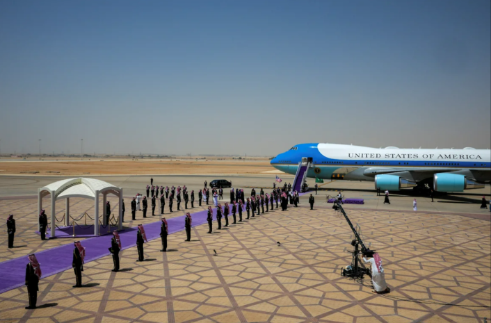 Трамп прилетел в Саудовскую Аравию в рамках турне по Ближнему Востоку