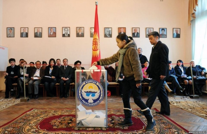 Команды кандидатов в депутаты оштрафовали на 436 тысяч сомов  в Кыргызстане