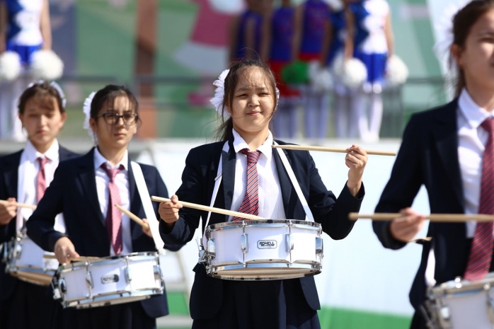 Четыре тысячи детей парадом прошли по улицам Атырау