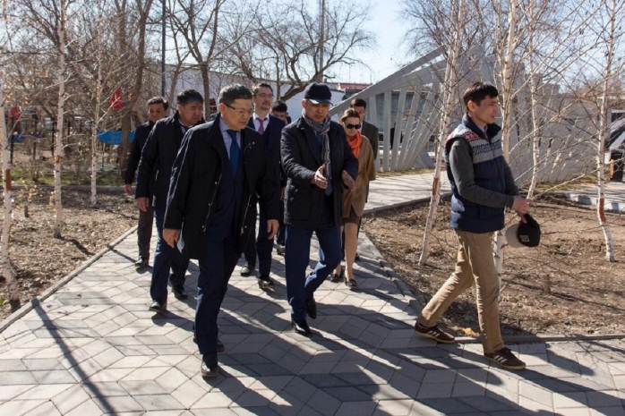 Бахыт Султанов раскритиковал чиновников за состояние сквера в Нур-Султане