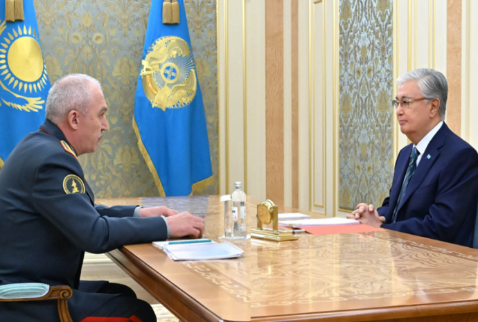 Глава государства принял министра обороны Руслана Жаксылыкова