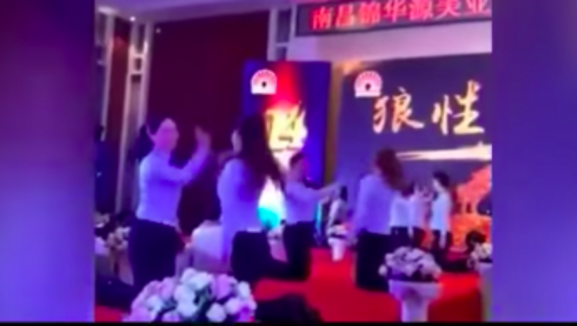 В Сеть попали кадры массового избиения китайских работниц