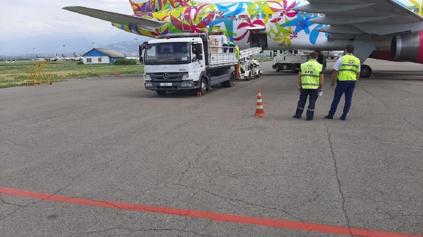 Крупная партия препаратов против COVID-19 прибыла в Алматы