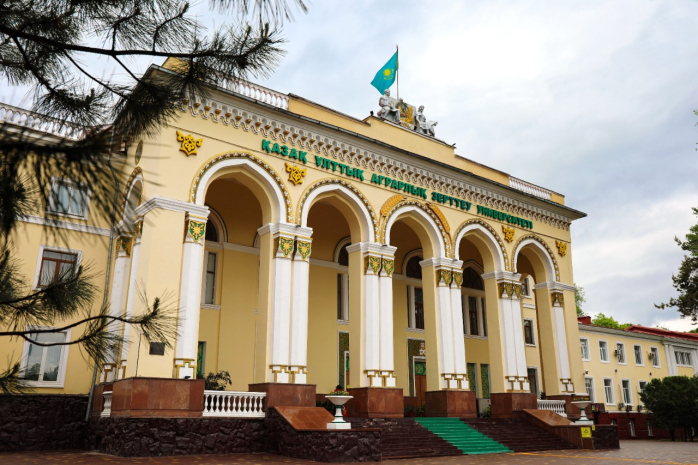 Должностные лица КазНАИУ осуждены за хищение более 40 миллионов тенге