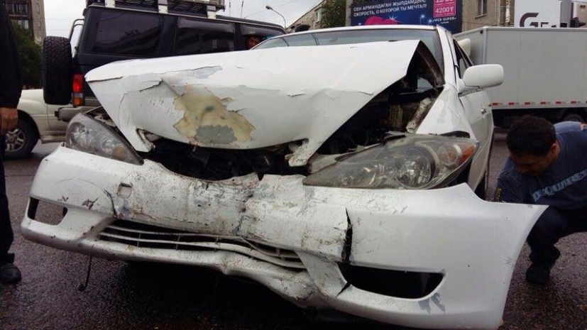 Массовая авария у торгового центра Алматы (ФОТО)