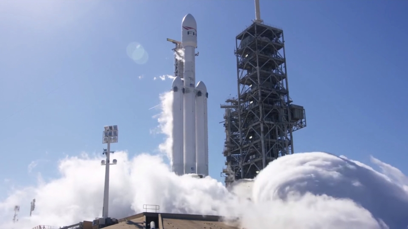 SpaceX запустит в космос Falcon Heavy с прахом 152 человек