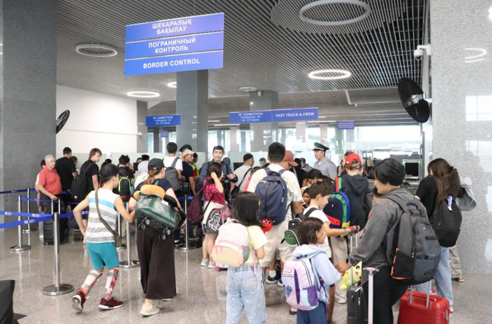 Еще 144 казахстанца эвакуировали из Израиля и Ирана