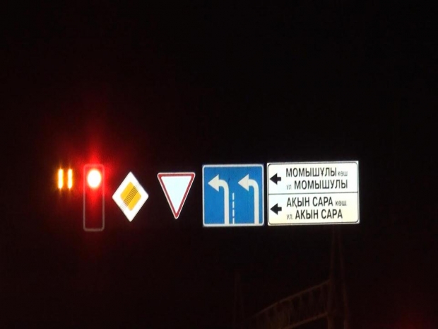 Массовое ДТП в Алматы: мужчину зажало между двух машин (ФОТО)