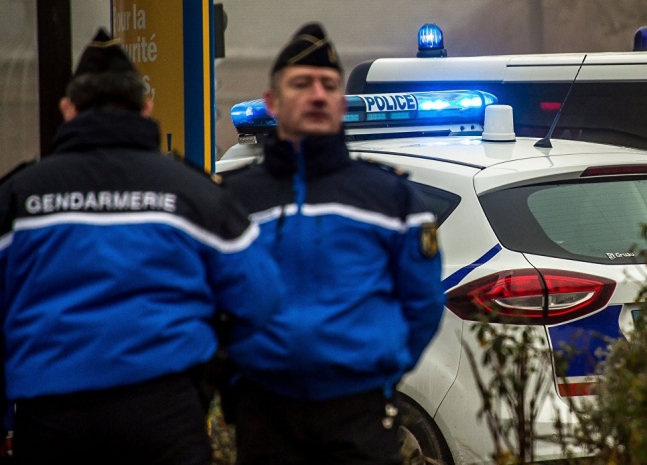Французские жандармы открыли огонь по авто с мигрантами