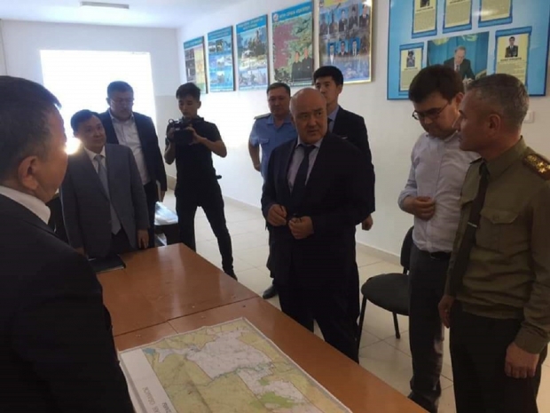 Аким Туркестанской области Умирзак Шукеев срочно прибыл в Арысь