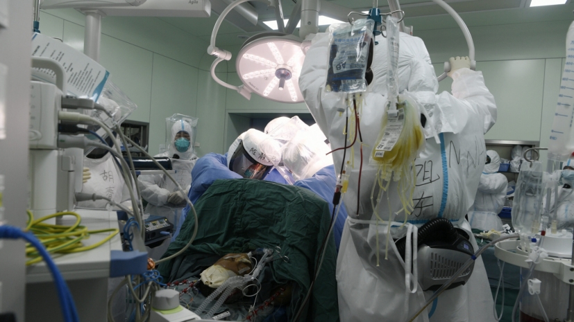 Переболевшему коронавирусом пересадили легкие в Ухане