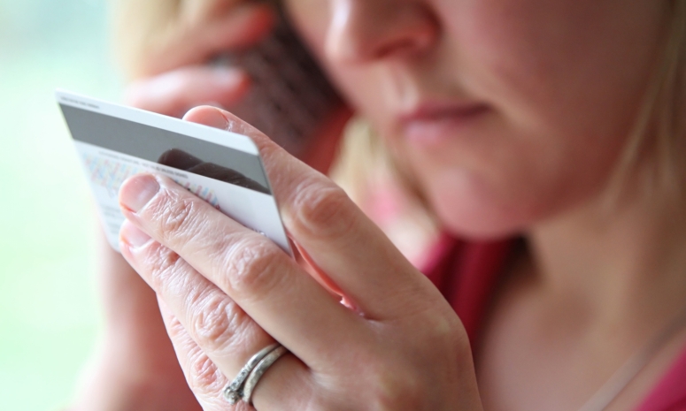 Лже-сотрудник АФМ вымогал 10 тысяч долларов у пенсионерки из Павлодара