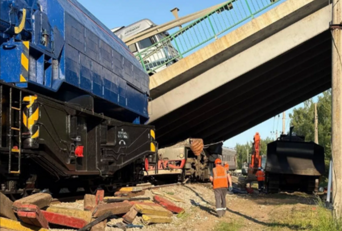 Крушение поезда под Брянском: семь человек погибли, 30 – госпитализированы