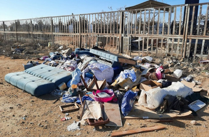 «Это кощунство» – жители Актау жалуются на свалку мусора на кладбище