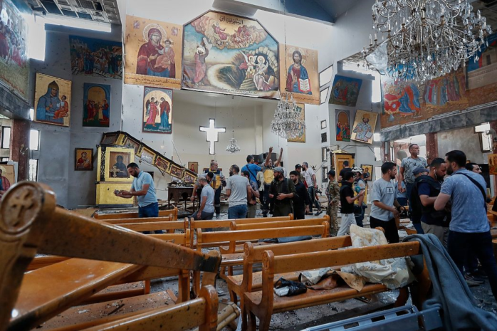 Более 20 человек погибли при взрыве в храме в Дамаске