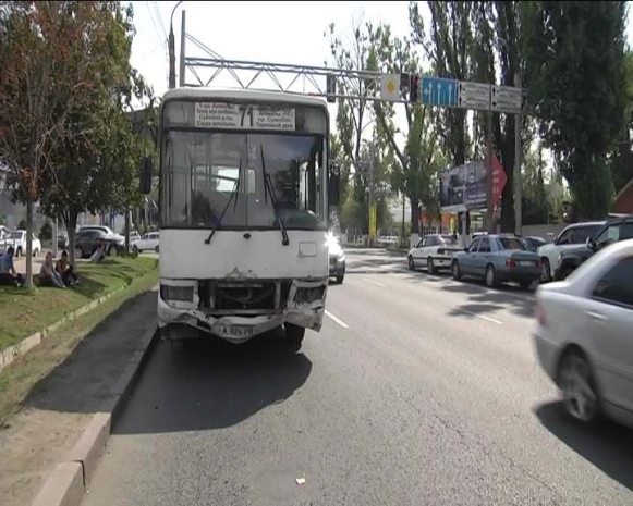 В Алматы за три дня «отработки» полиция выявила 53 нарушителя среди водителей автобусов