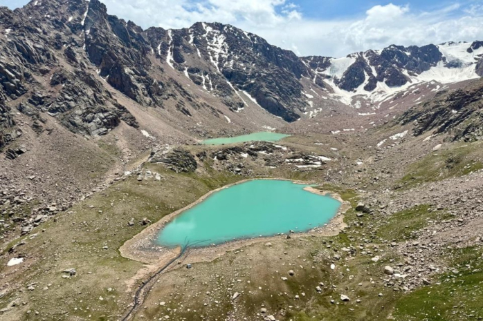 В горах Иле Алатау начаты работы по снижению уровня воды в моренных озерах