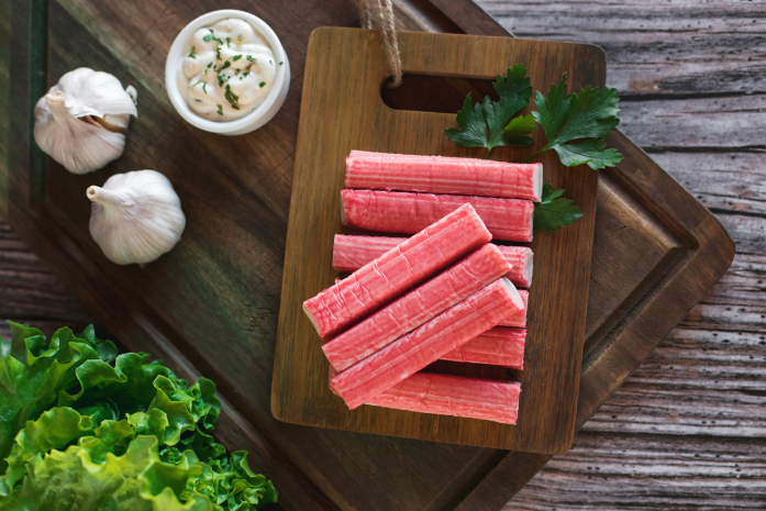 Кому стоит исключить из рациона крабовые палочки – нутрициолог