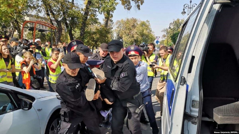 Задержанная девушка неоднократно участвовала в митингах — полиция Нур-Султана