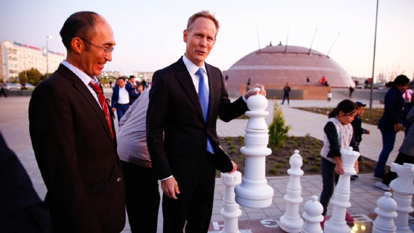 Площадь в честь двух восставших казахов отремонтировали в Атырау