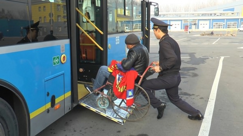Автолюбители за хамское отношение к инвалидам на дороге будут платить 100 тыс. тенге