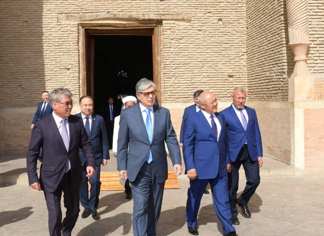 Президент РК посетил мавзолей Ходжа Ахмеда Ясави