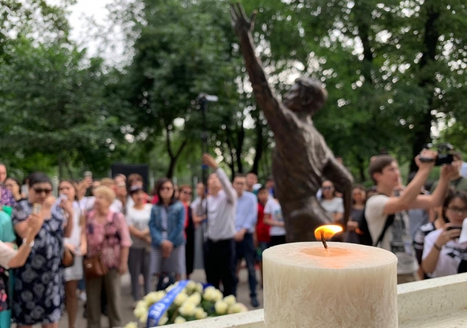 Небо плакало — как открывали мемориал Денису Тену в Алматы