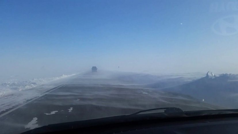 Участки дорог временно закрыли в двух областях Казахстана