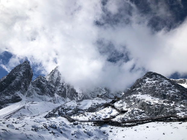 Мы роем братскую могилу туристам — эксперты о лавинной безопасности в горах