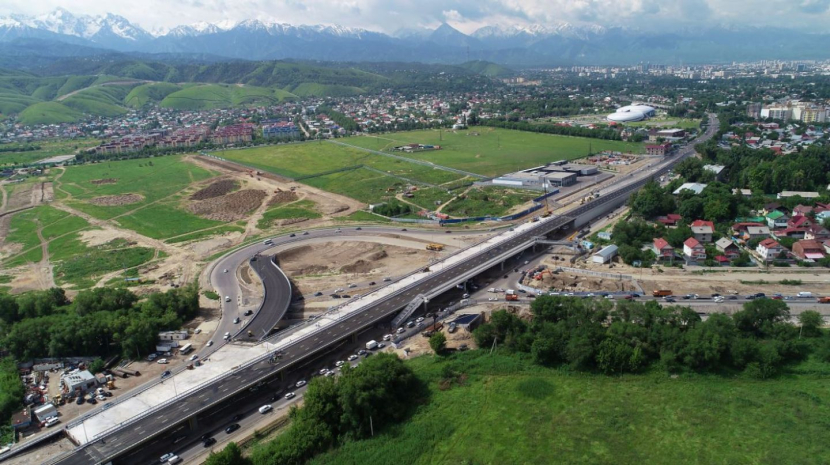 Участок Кульджинского тракта расширят до шести полос в Алматы