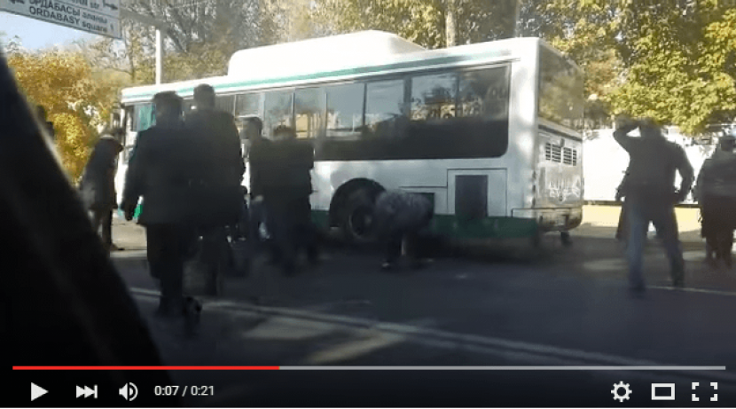 Водитель автобуса насмерть сбил пешехода в Шымкенте (ВИДЕО)