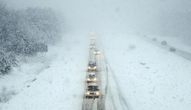 Полиция предупреждает водителей не выезжать в непогоду