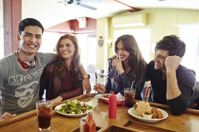 Пять способов понравиться его друзьям