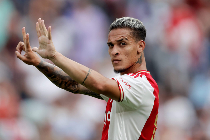 Продать бразильца Антони хотят в «Манчестер Юнайтед»