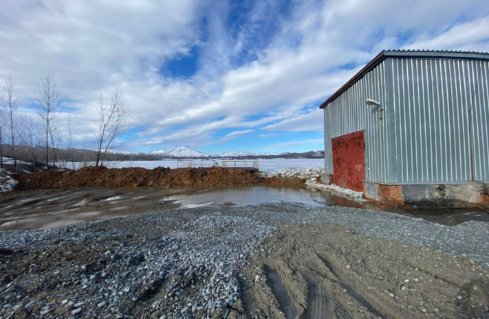 Карьерное озеро представляет угрозу паводка в районе Алтая