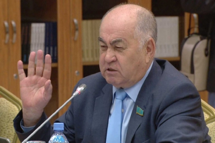 Владислава Косарева призвали покинуть парламент