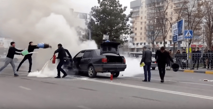 В Шымкенте загорелся автомобиль