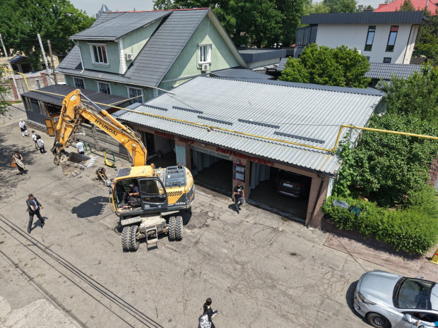 Очередную незаконную автомойку снесли в Алматы