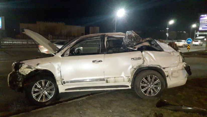 ДТП с участием фонарного столба и полицейской формы произошло в Алматы