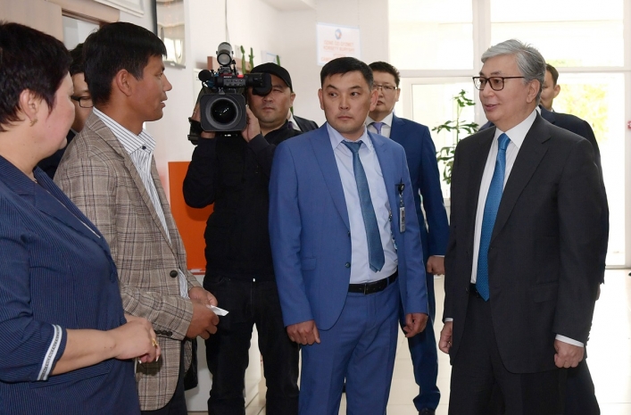 Токаев предложил чаще награждать орденами и медалями тружеников