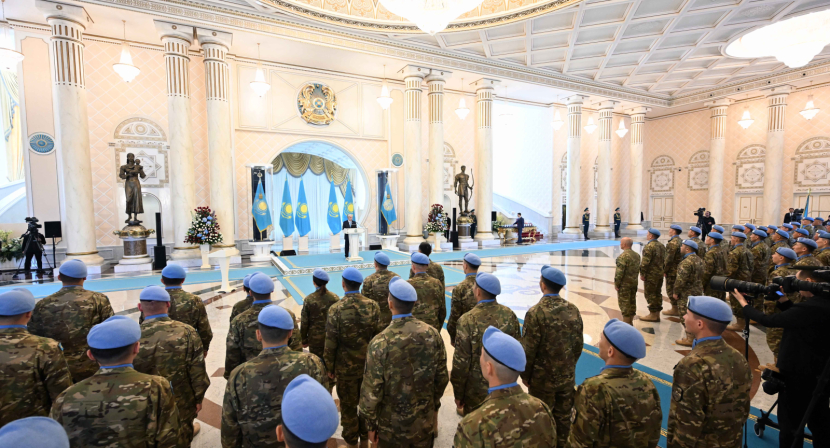 Токаев наградил казахстанских миротворцев за службу на Голанских высотах