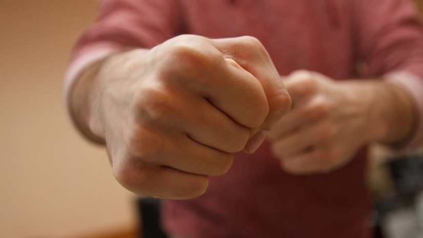 Житель Кокшетау напал на налоговиков, проверявших бизнес его жены