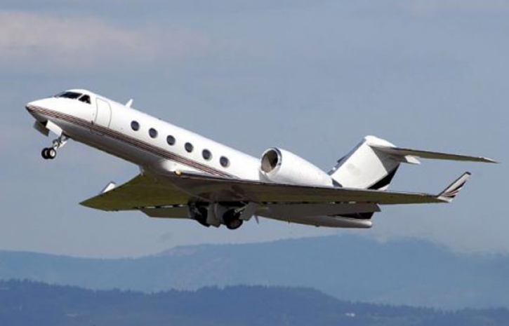 Частный самолет рухнул в США, семь человек погибли