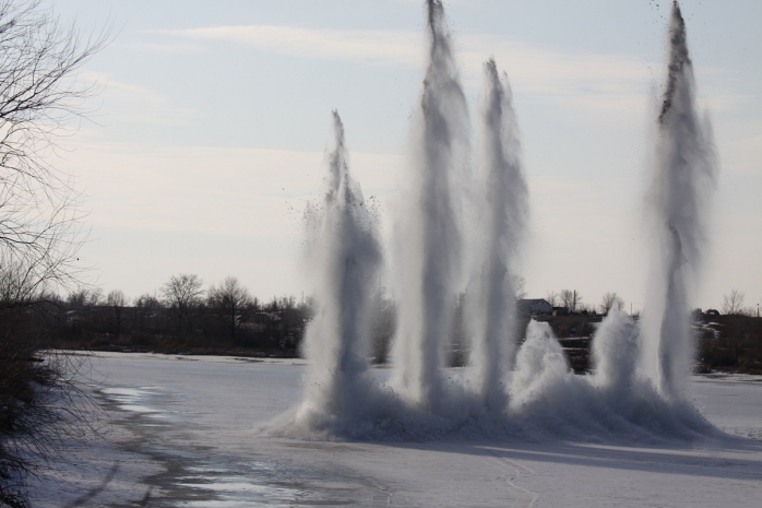 Взрыв на Иртыше произвели спасатели