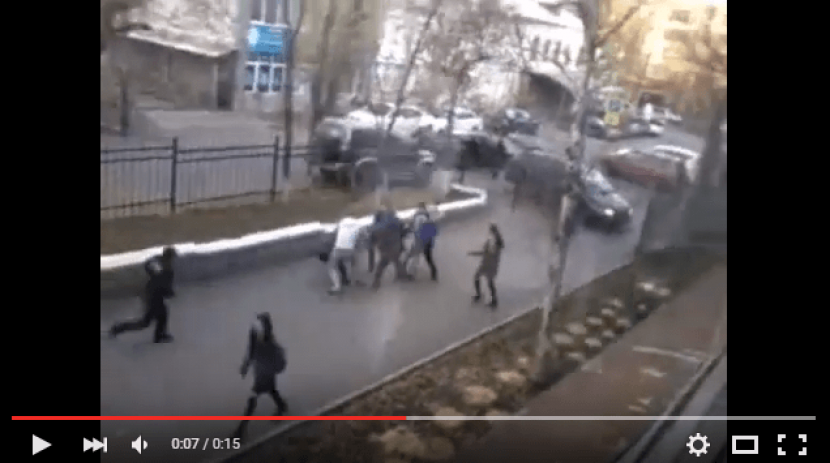 В Алматы похитили девушку (ВИДЕО)