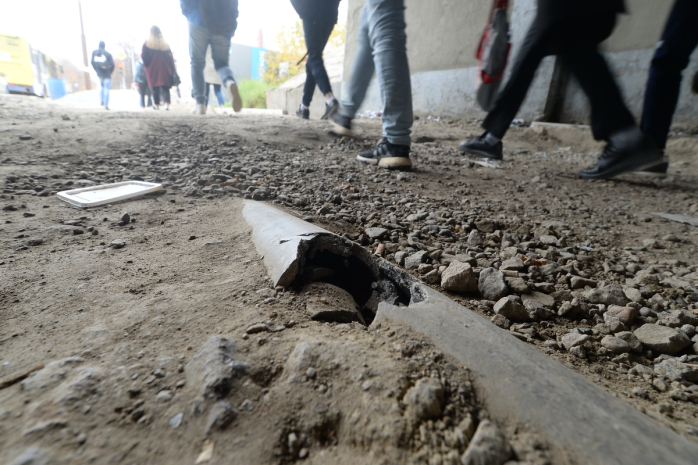 Отремонтировать тротуары в Астане требуют от столичного акимата